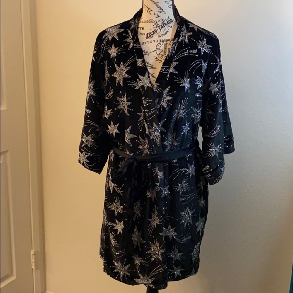 🌟🌟NWT Victoria’s Secret Robe with Star Design 🌟🌟